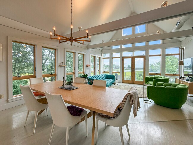 Building Photo - 52 Shorehaven Rd