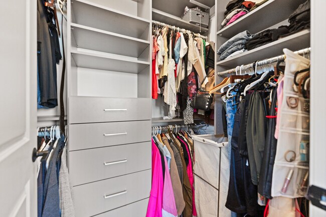 Building Photo - 840 W Erie St