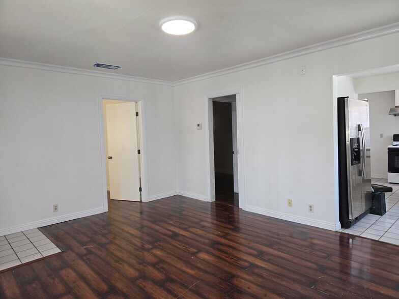 Building Photo - 2815 Montezuma Ave