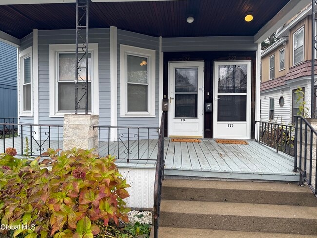 Building Photo - 822 Hampton Ave