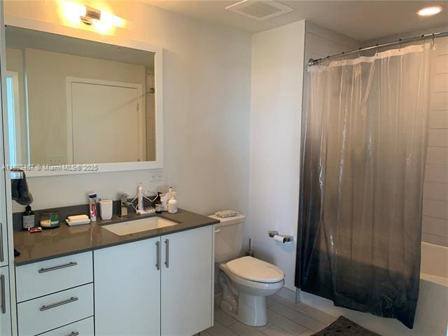 Building Photo - 999 SW 1st Ave