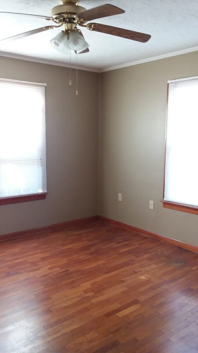 Building Photo - 407 N McCombs St