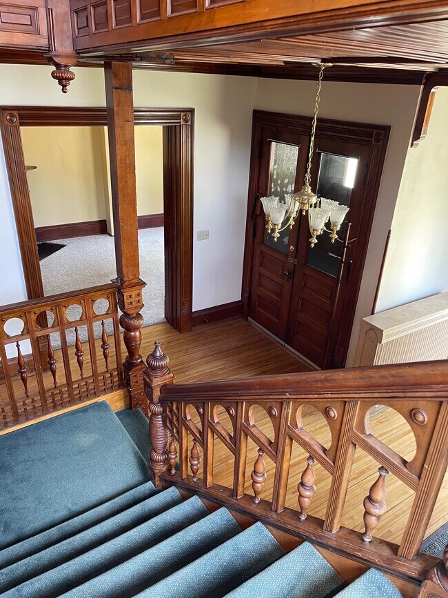 Building Photo - 710 N 6th St