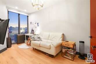 Building Photo - Hull Street