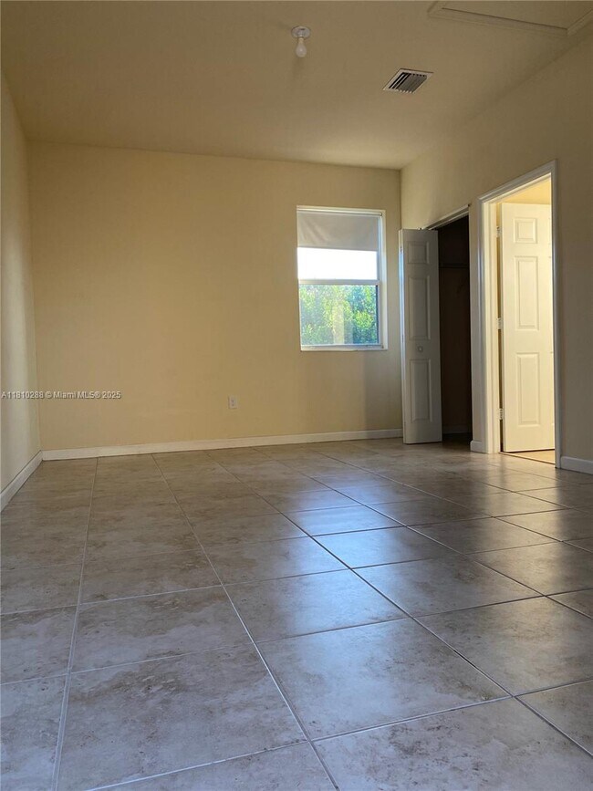 Building Photo - 9409 SW 171st Pl
