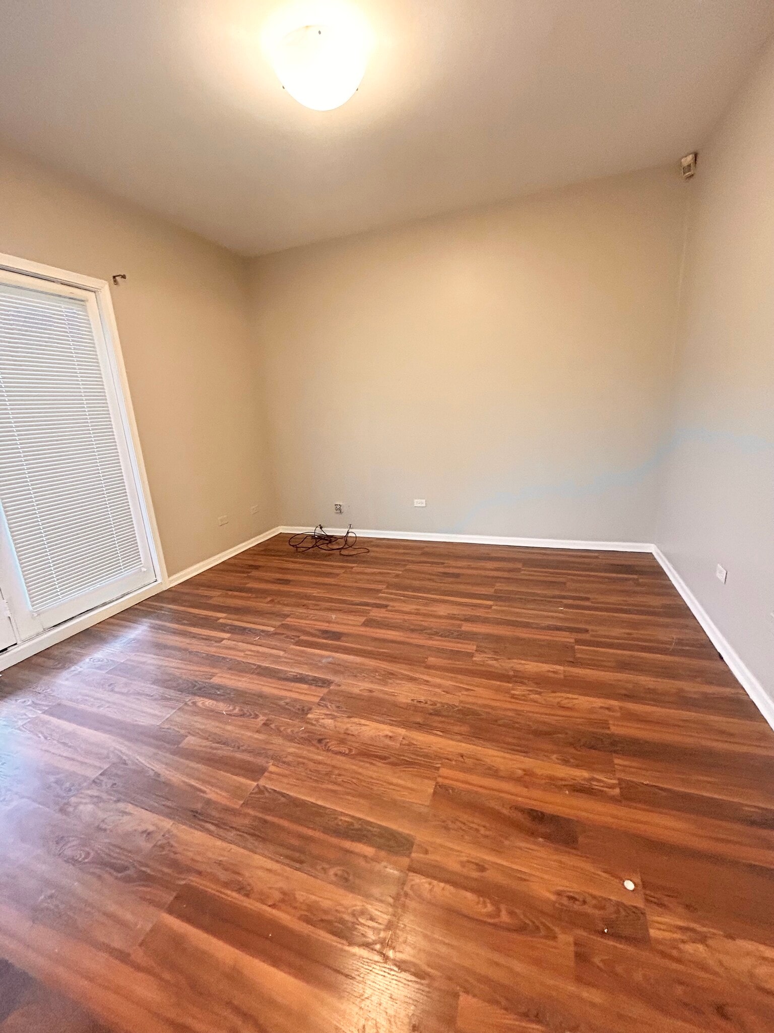 Building Photo - 842 N Wood St