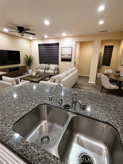 Building Photo - 2818 E Berry Loop Privado