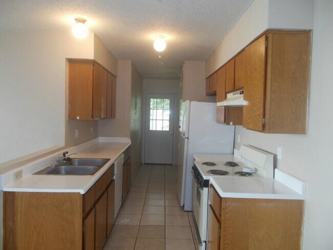 Building Photo - 8710 Piney Point Dr