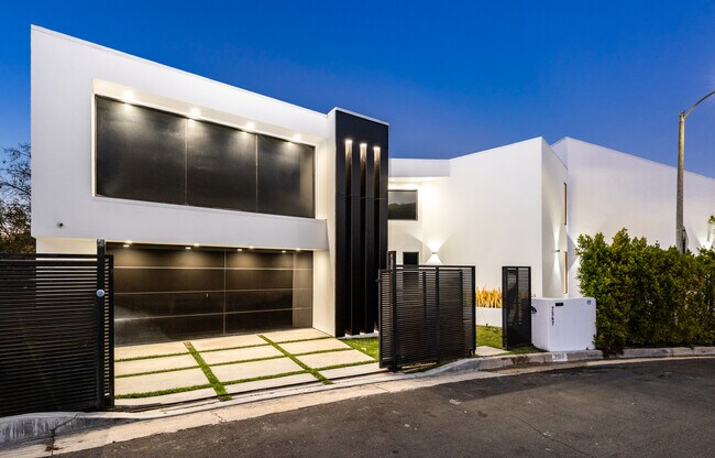 Building Photo - 7567 Hermes Dr