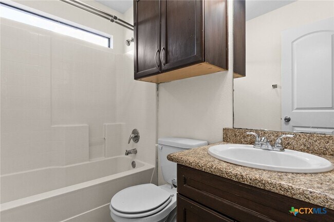 Building Photo - 3401 Castleton Dr