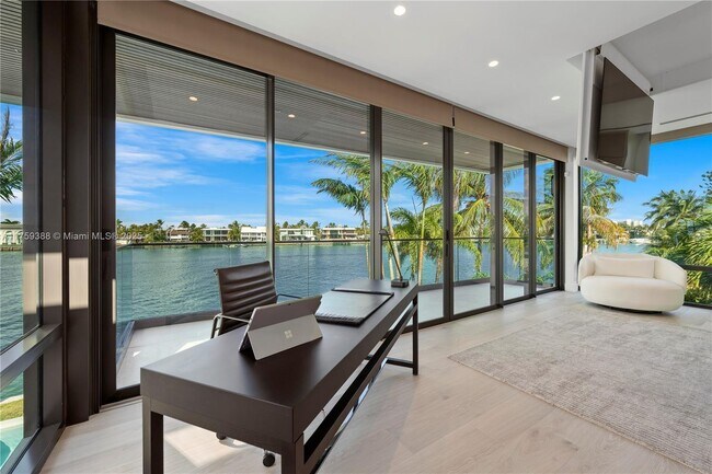 Building Photo - 315 N Shore Dr