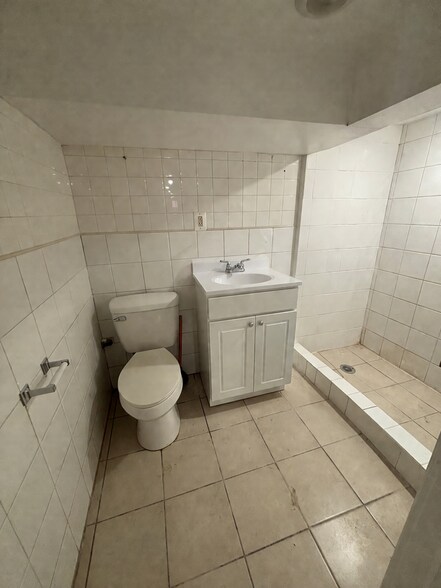 Building Photo - 214 S 11th St