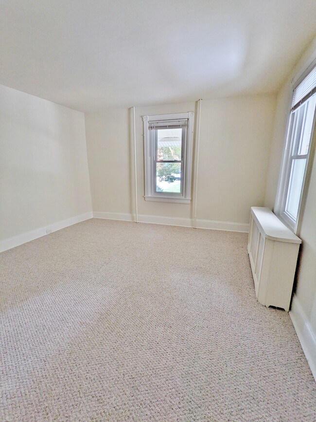Building Photo - 943 Glenbrook Ave