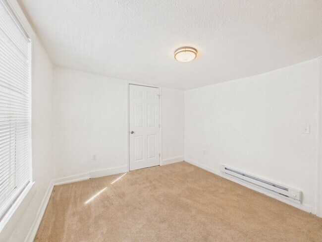 Building Photo - 270 Calder St