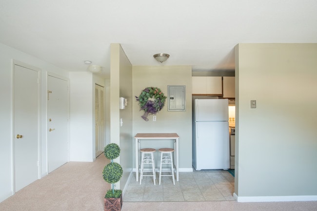 Building Photo - Coachlight Village Apartments