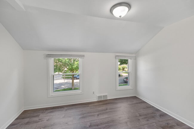 Building Photo - 5577 N Kent Ave