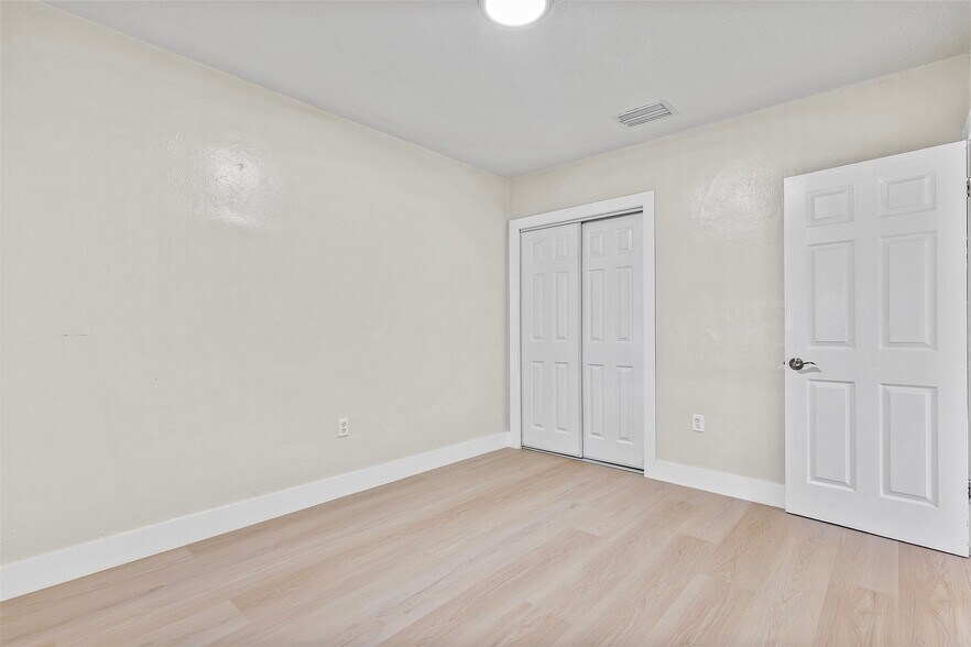 Building Photo - 532 SW 79th Ave