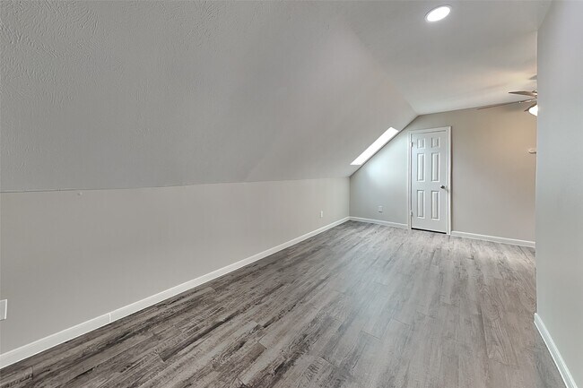 Building Photo - 1315 Forest Hollow Dr