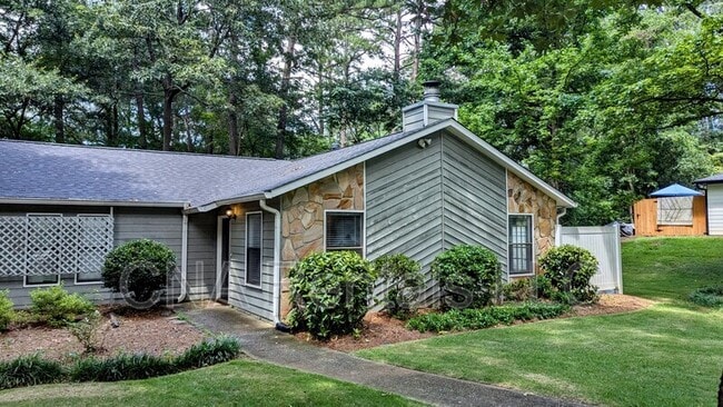 Primary Photo - 1050 Mathews Ct