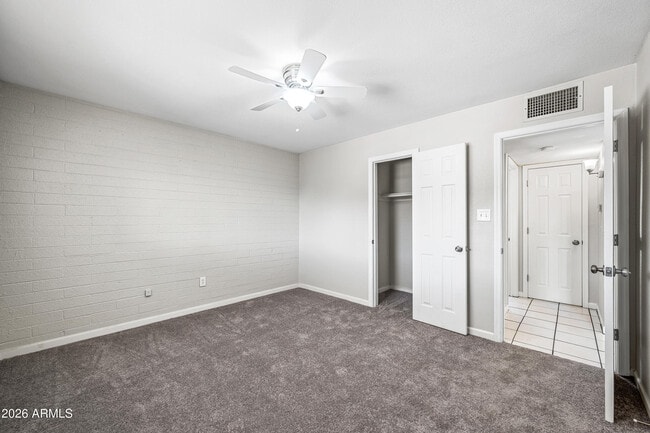 Building Photo - 837 E Alice Ave