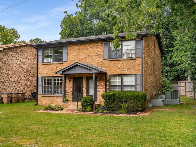 Building Photo - Awesome 2BE/1.5BA duplex in fantastic location in Nashville!