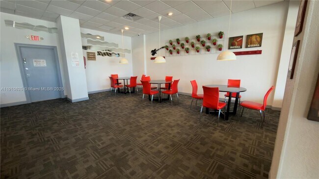 Building Photo - 400 Kings Point Dr