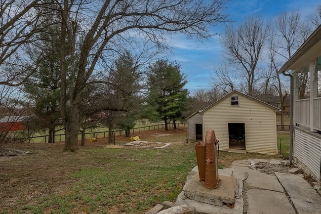 Building Photo - 329 Grayson St