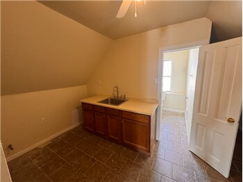 Building Photo - 2112 W Greenfield Ave