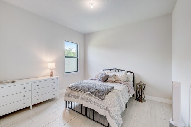 Building Photo - 9234 Balsamo Dr.