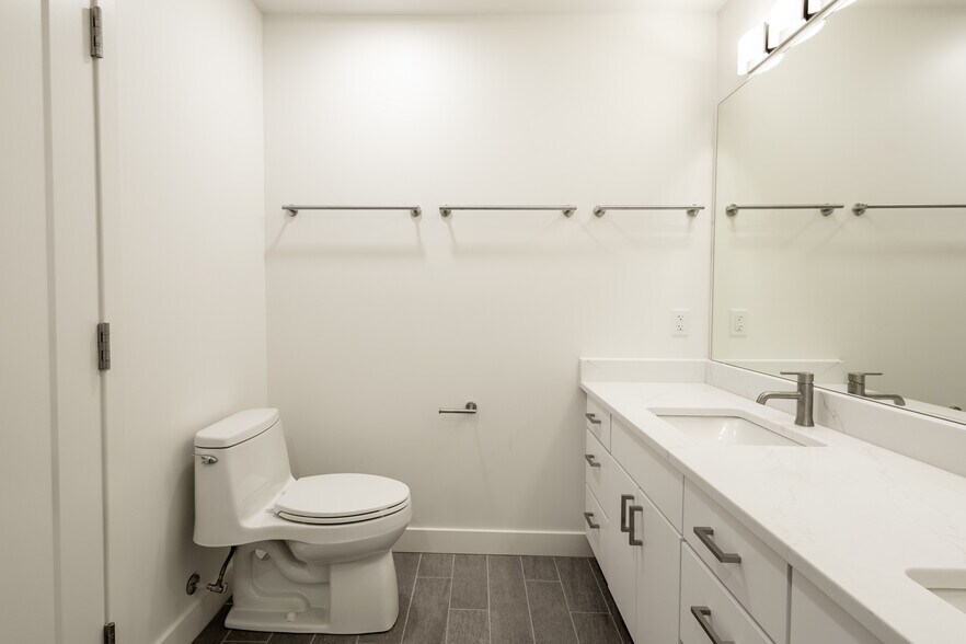 Building Photo - 850 7th St