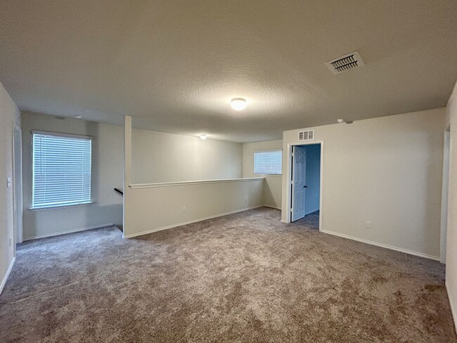 Building Photo - $300 OFF 1ST MONTH RENT IF YOU MOVE IN WIT...