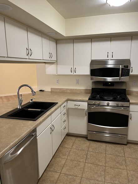 Kitchen - 984 22nd Ave