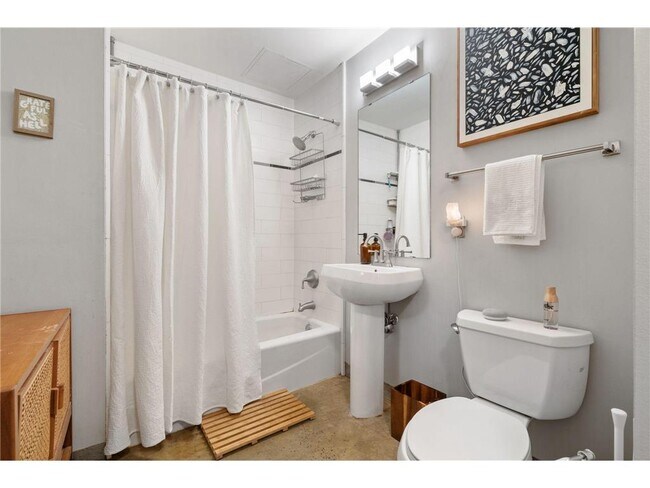 Building Photo - 720 N 4th St