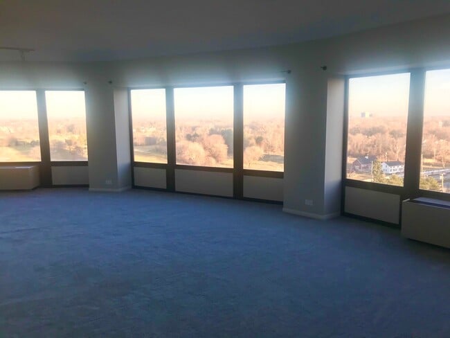 Building Photo - 5000 Town Center Dr