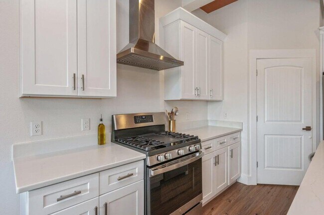 Building Photo - 508 Hideaway Ln