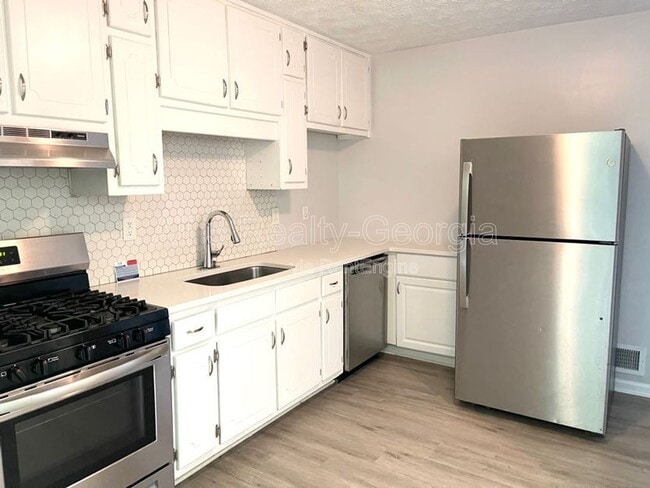 Building Photo - 86 Church St