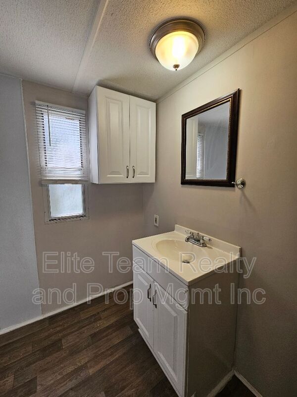 Building Photo - 776 Montgomery Dr