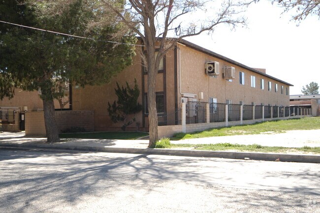Building - 518-524 E Avenue Q-12