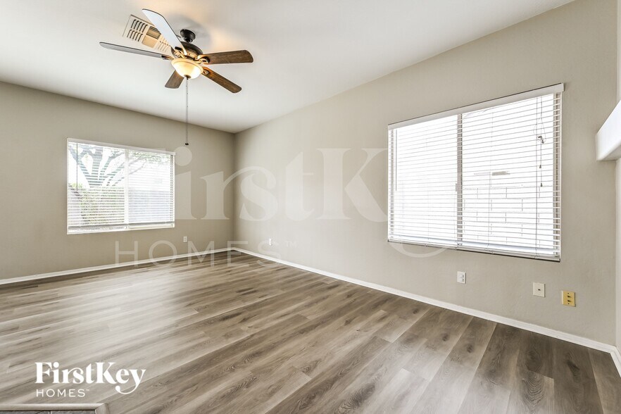 Building Photo - 14251 W Crocus Dr