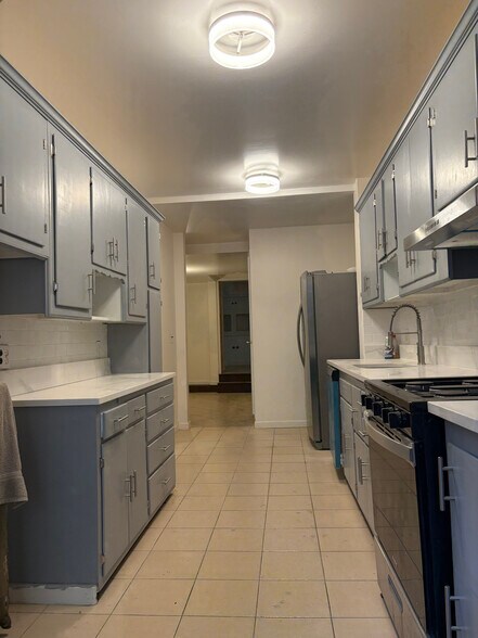 Building Photo - 110 Sunnyside Ave