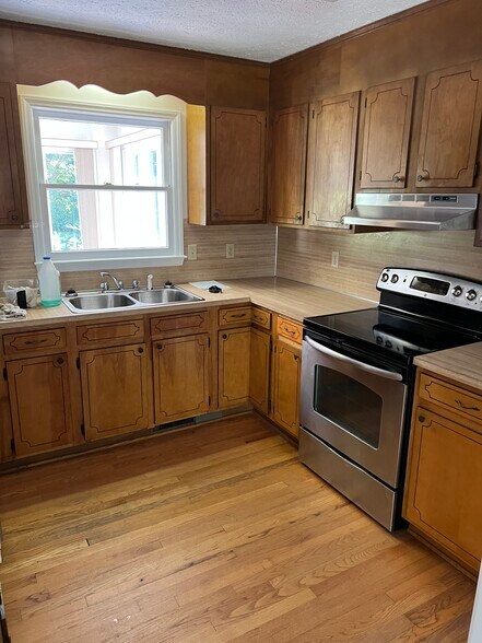 Building Photo - 110 Wellington St