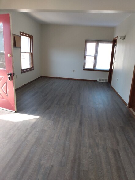 Building Photo - 406 E Beacon Ave