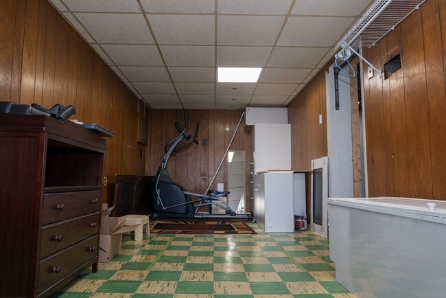 Building Photo - AVAILABLE JULY 1ST!! DON'T MISS this FANTASTIC home in a PRIME LOCATION!