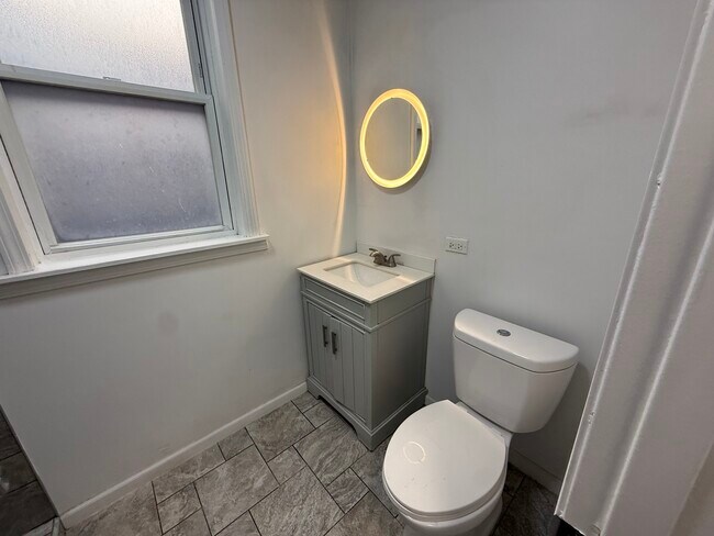 Building Photo - 411 N Hamlin Ave