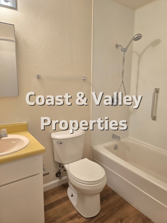 Building Photo - Seaside Home for RENT!!!