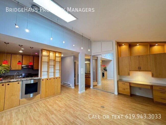Building Photo - 1625 Hotel Cir S