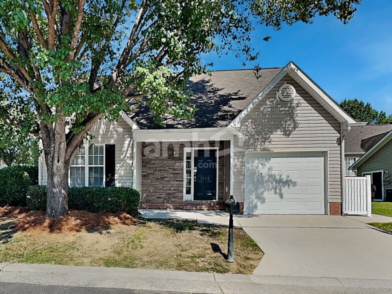 Primary Photo - 5765 Regent Village Dr