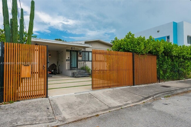 Building Photo - 2925 NW 11th Ave