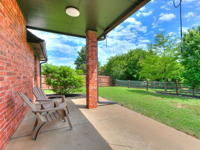 Building Photo - Stunning Coffee Creek Home