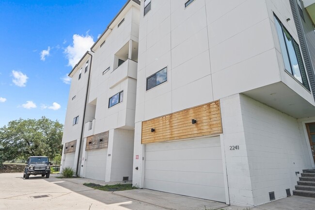 Building Photo - 2239 N MacGregor Way